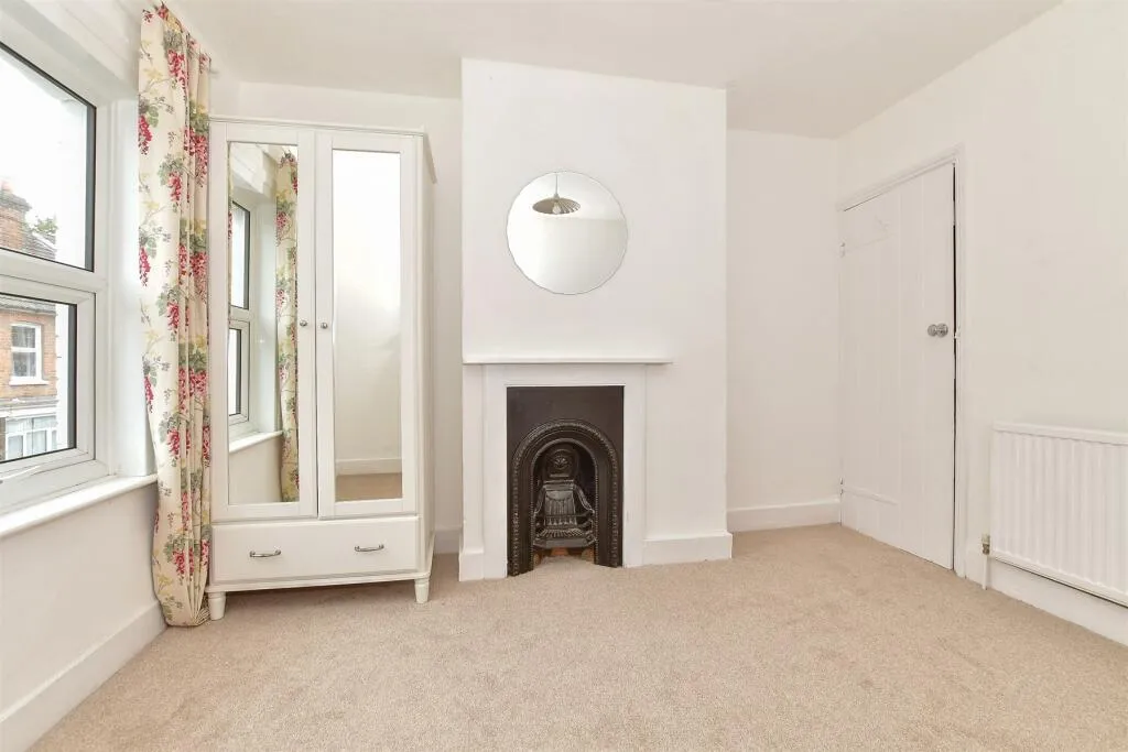 3 bed End of Terrace