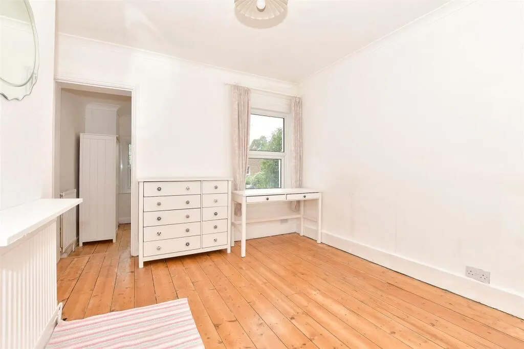 3 bed End of Terrace