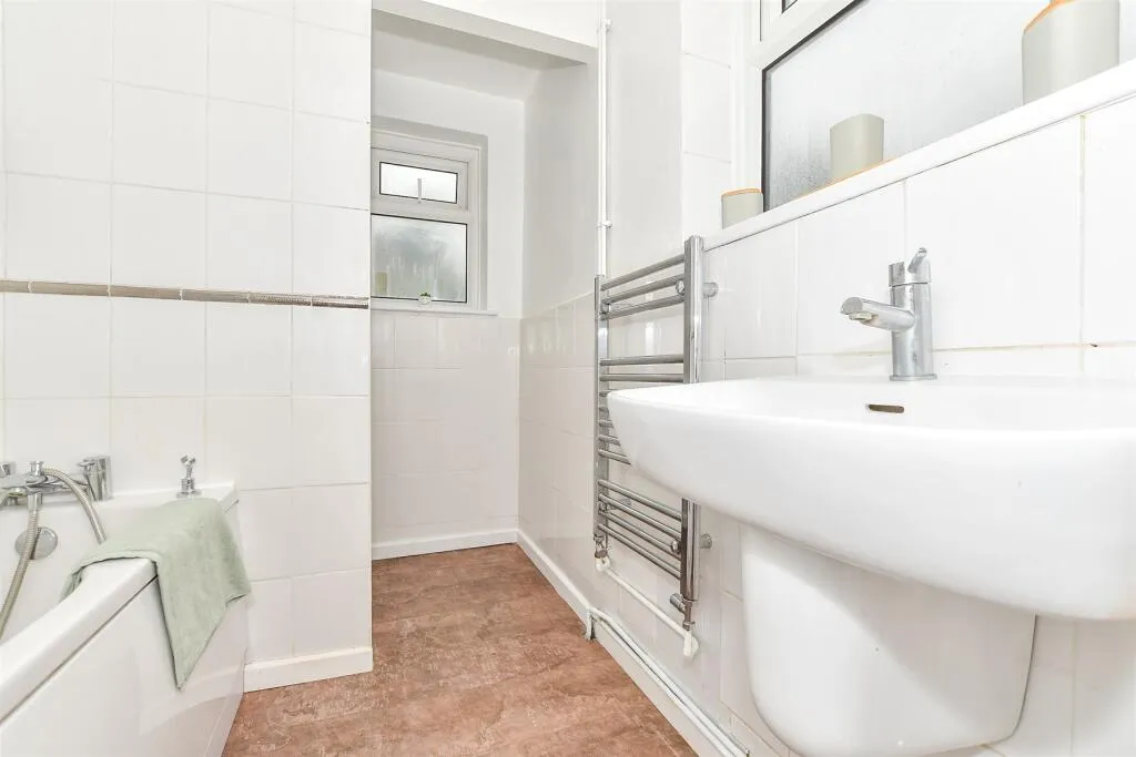 3 bed End of Terrace