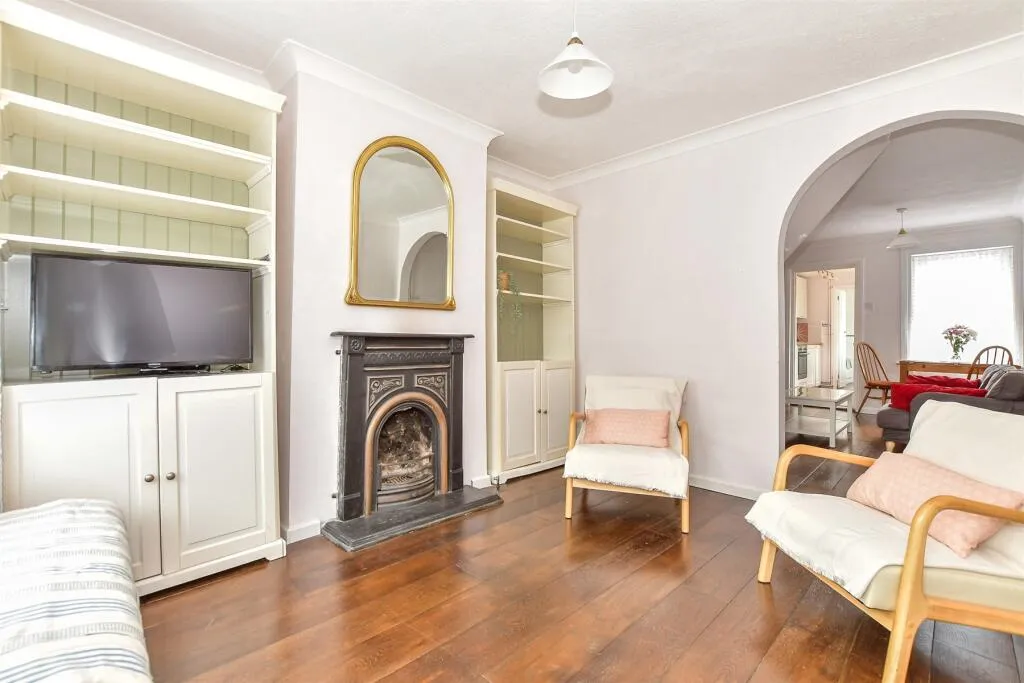3 bed End of Terrace