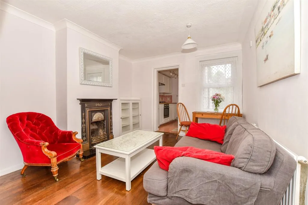 3 bed End of Terrace