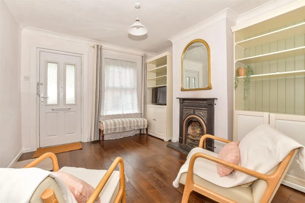 3 bed End of Terrace