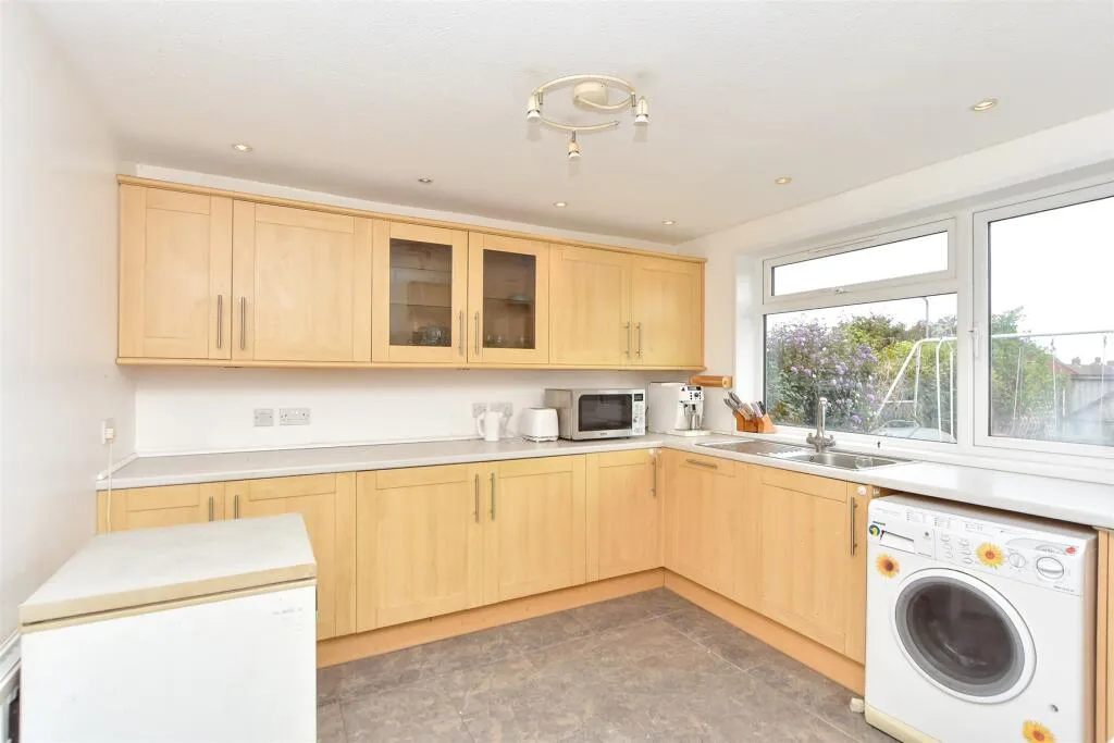 3 bed End of Terrace