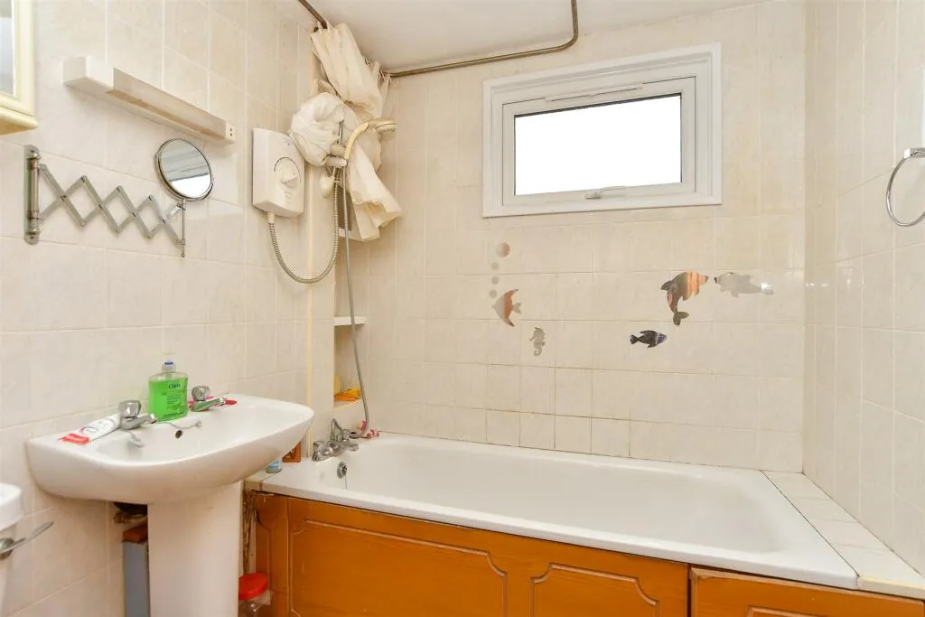 3 bed End of Terrace