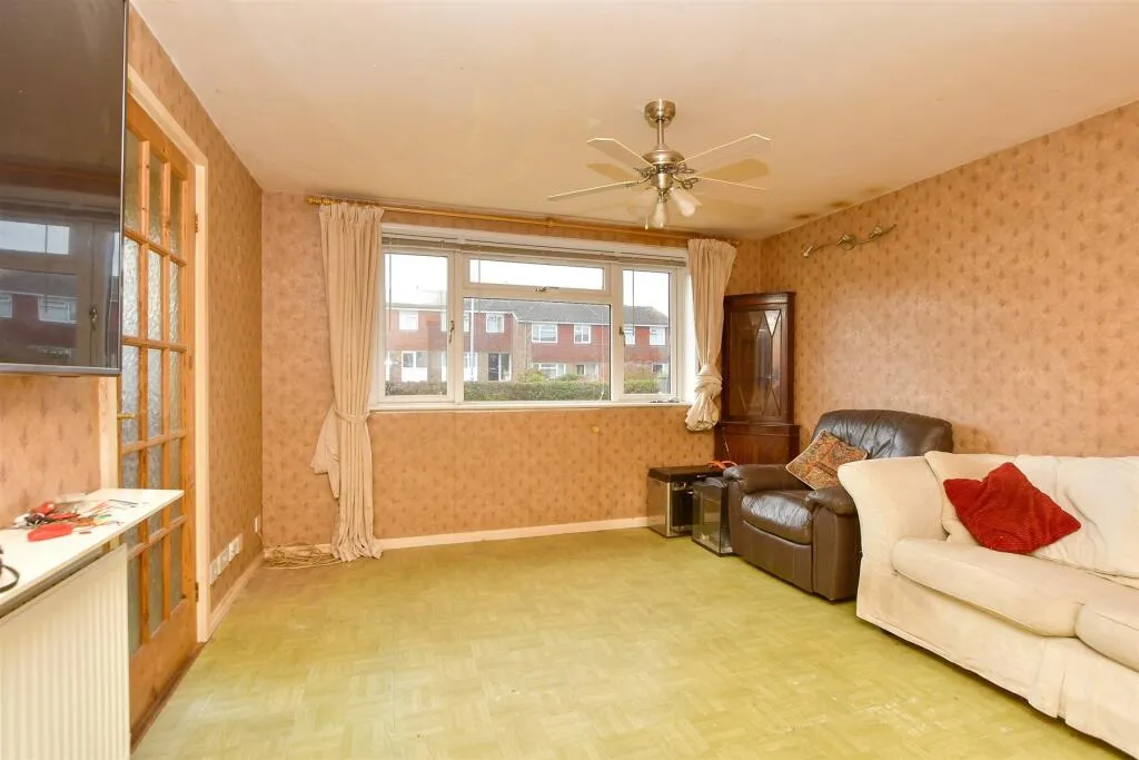 3 bed End of Terrace