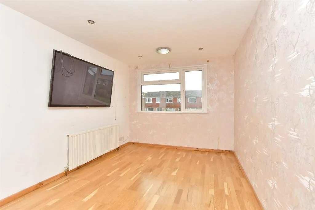 3 bed End of Terrace