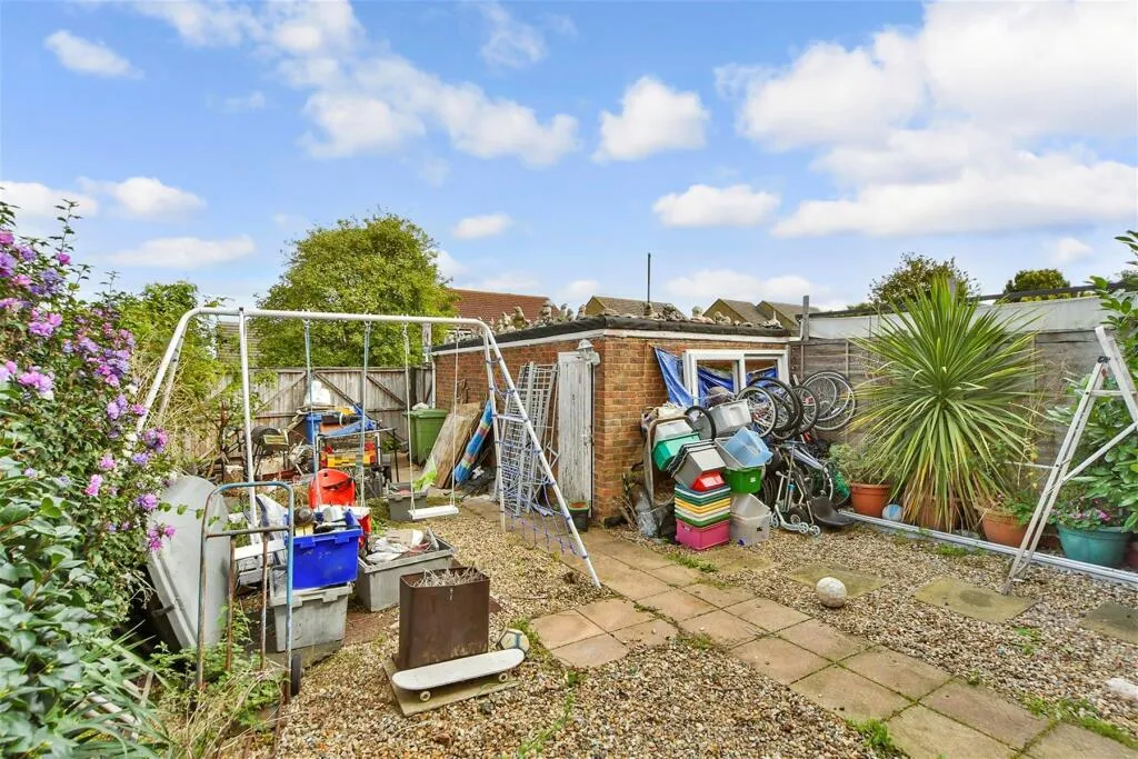 3 bed End of Terrace