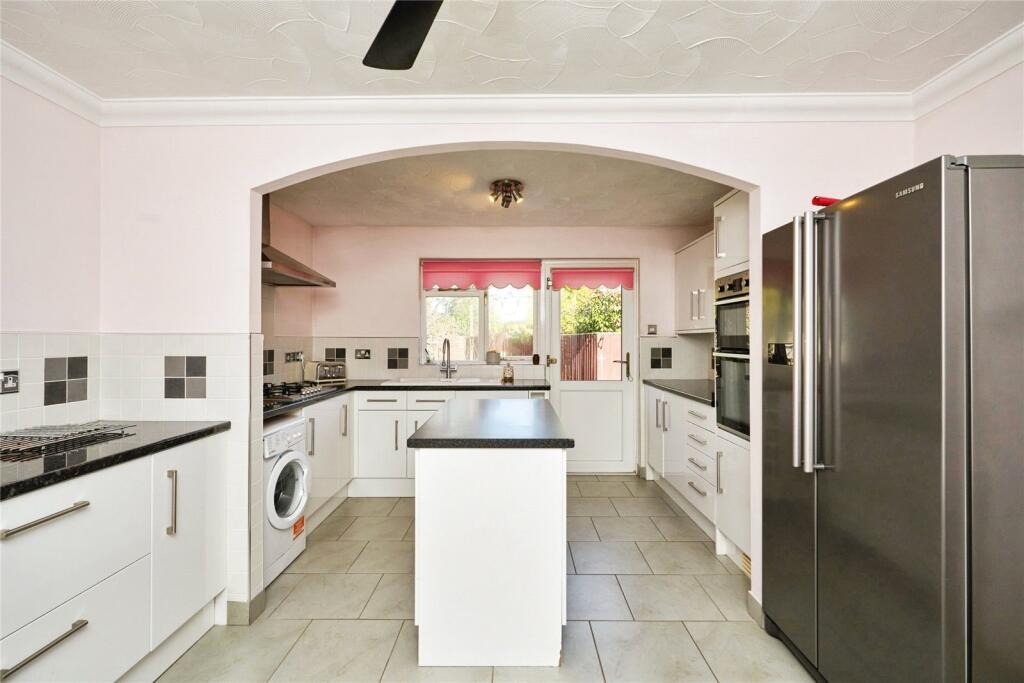 4 bed Detached Bungalow