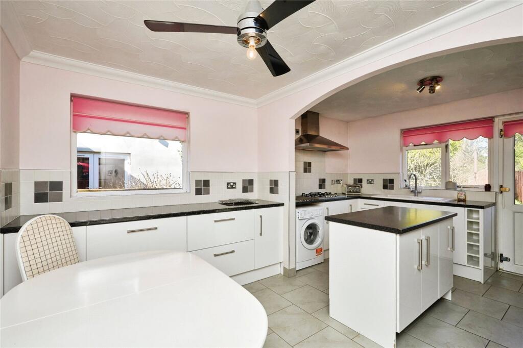 4 bed Detached Bungalow