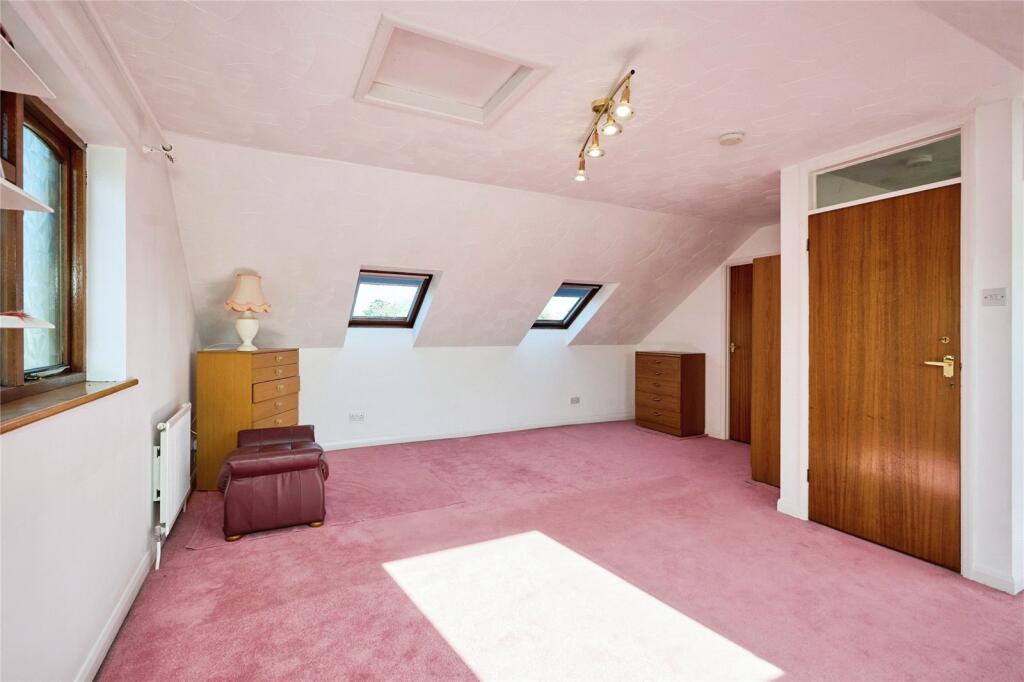4 bed Detached Bungalow