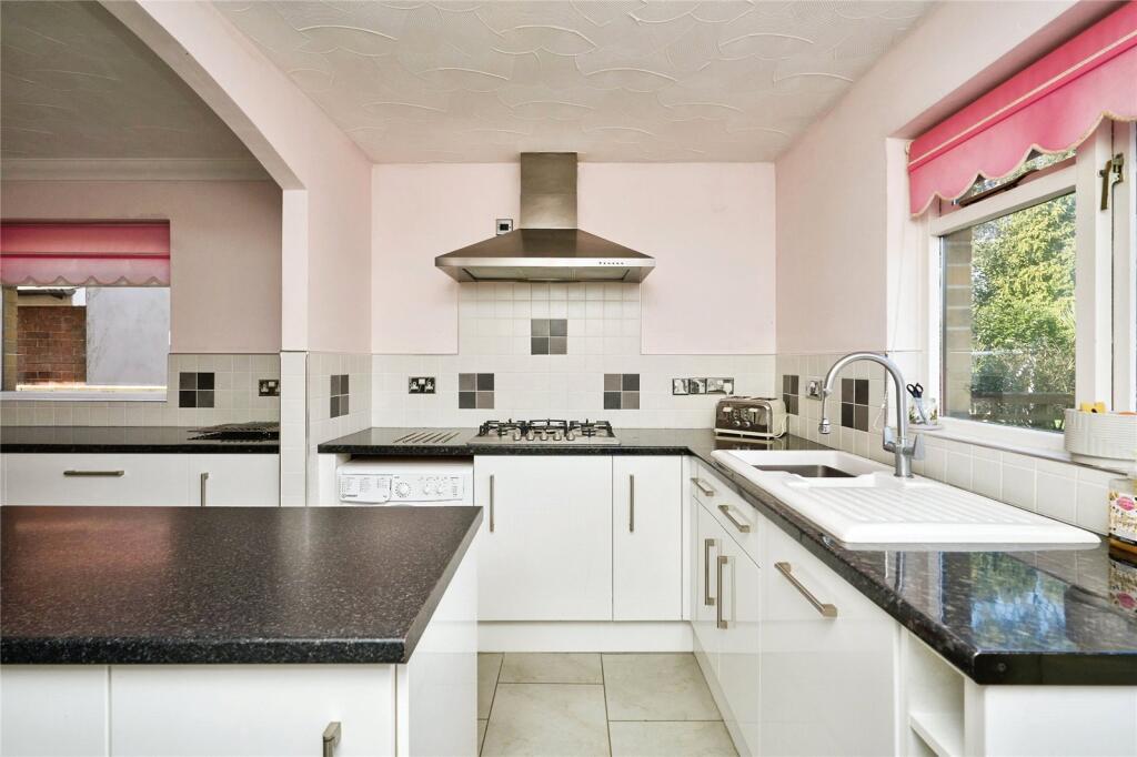4 bed Detached Bungalow