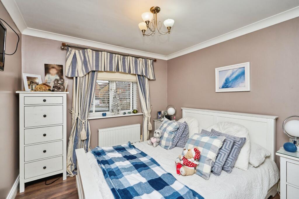 6 bed Detached