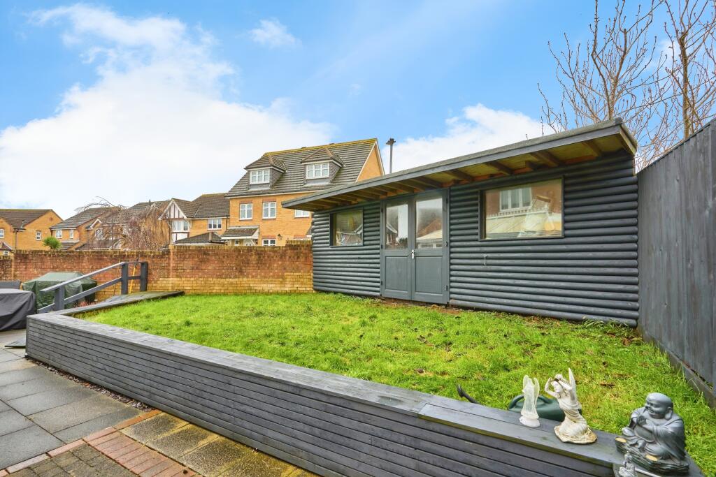 6 bed Detached