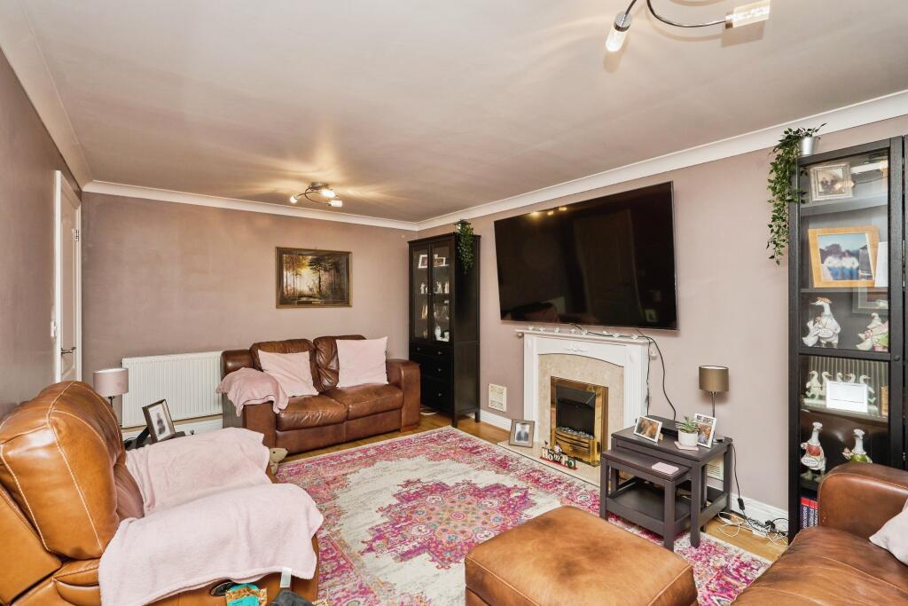 6 bed Detached