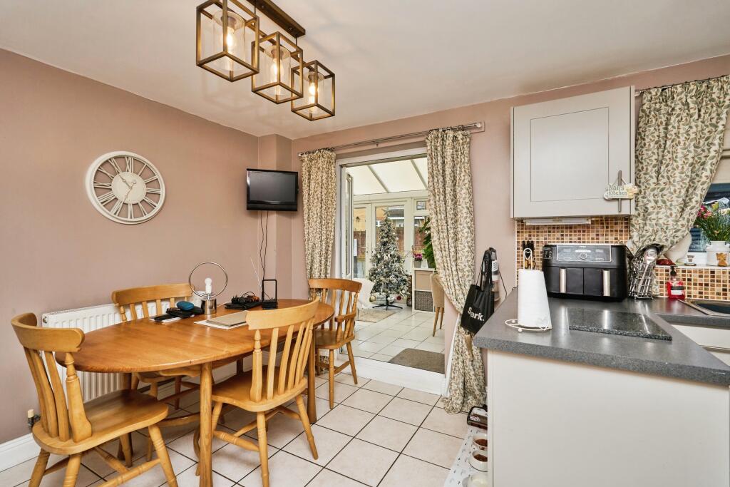 6 bed Detached