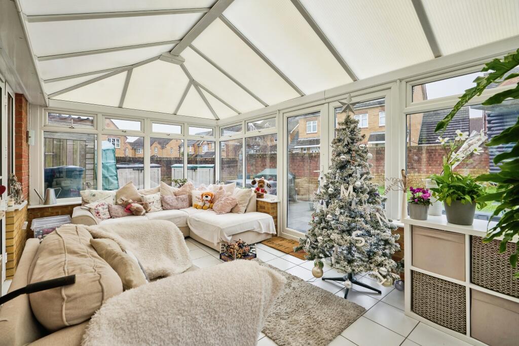 6 bed Detached
