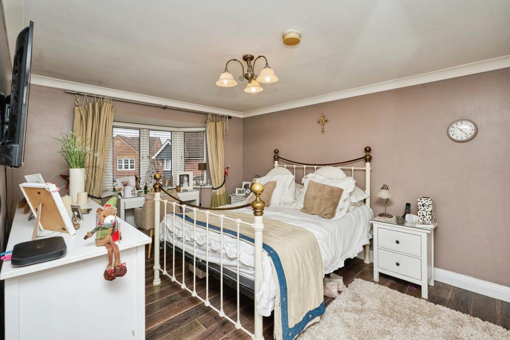 6 bed Detached