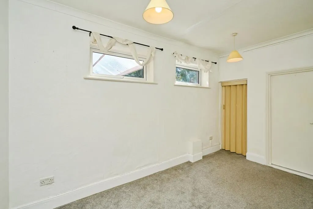 2 bed Ground Flat