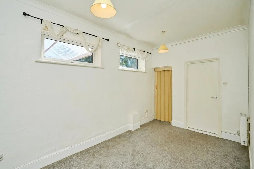 2 bed Ground Flat