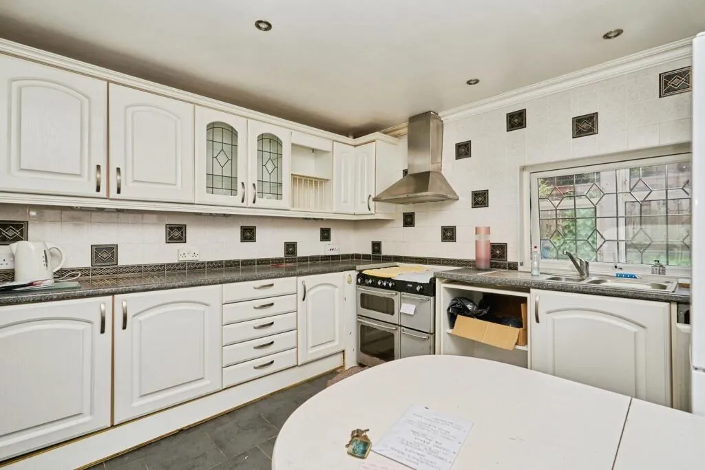 4 bed Semi-Detached