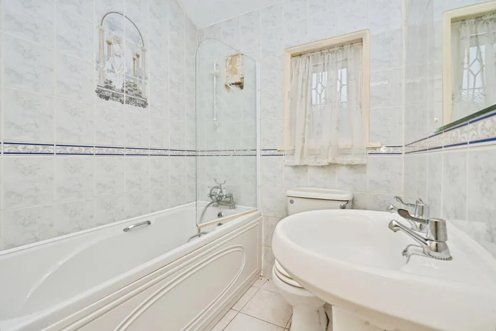 4 bed Semi-Detached