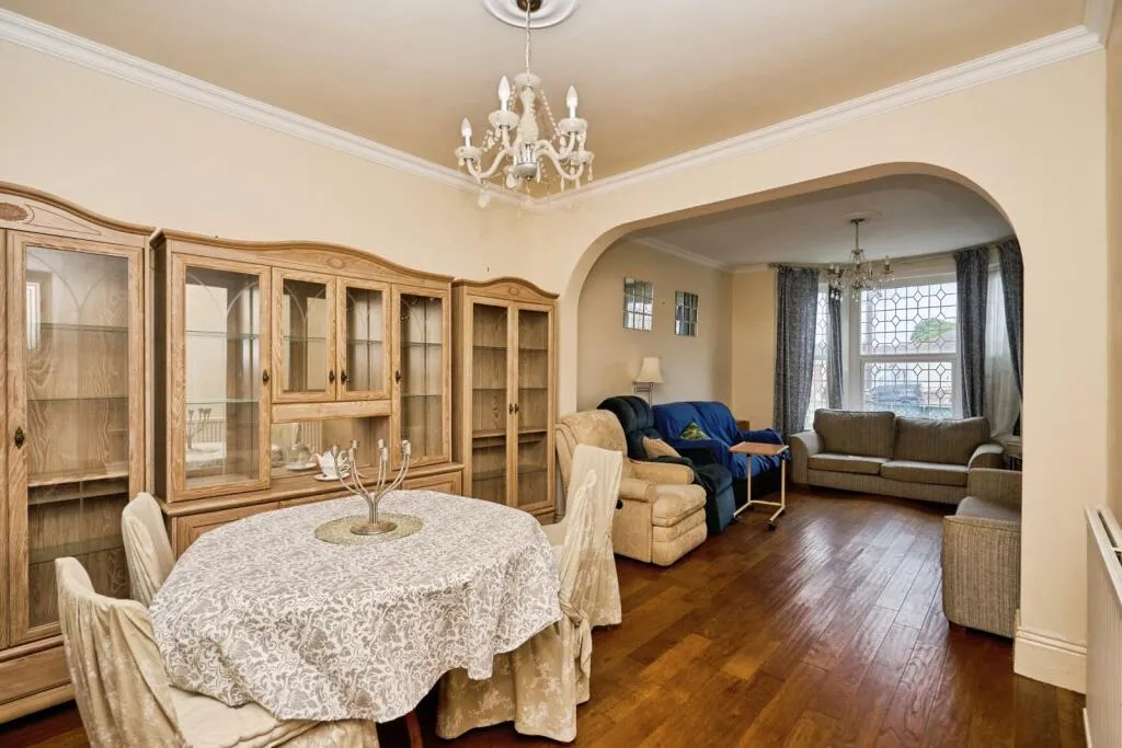4 bed Semi-Detached