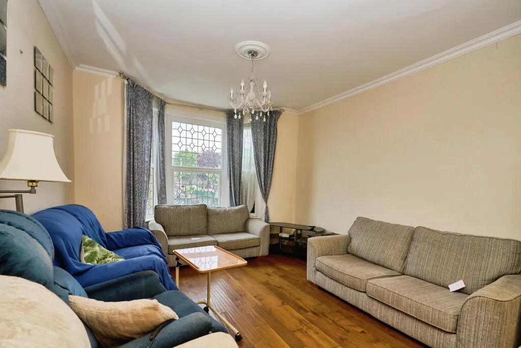 4 bed Semi-Detached