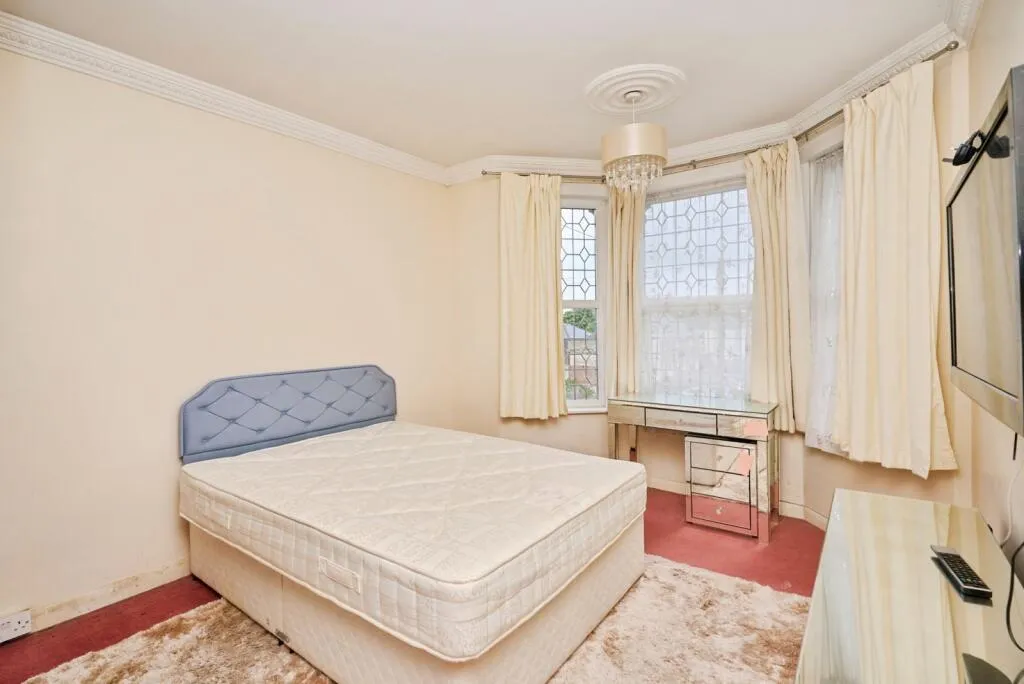 4 bed Semi-Detached