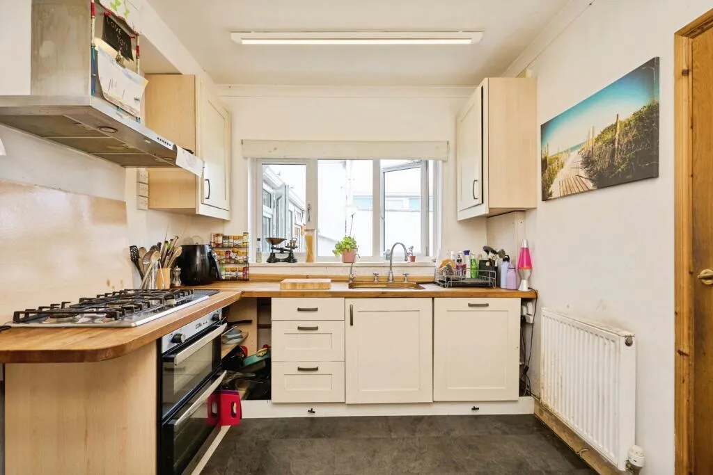 4 bed Semi-Detached