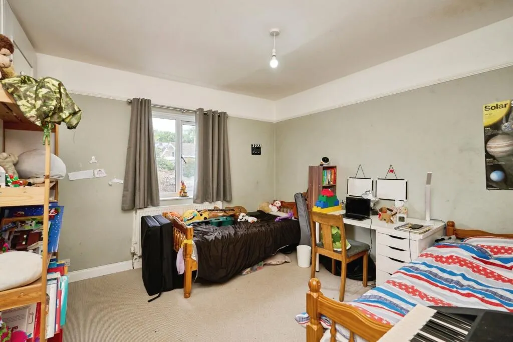 4 bed Semi-Detached