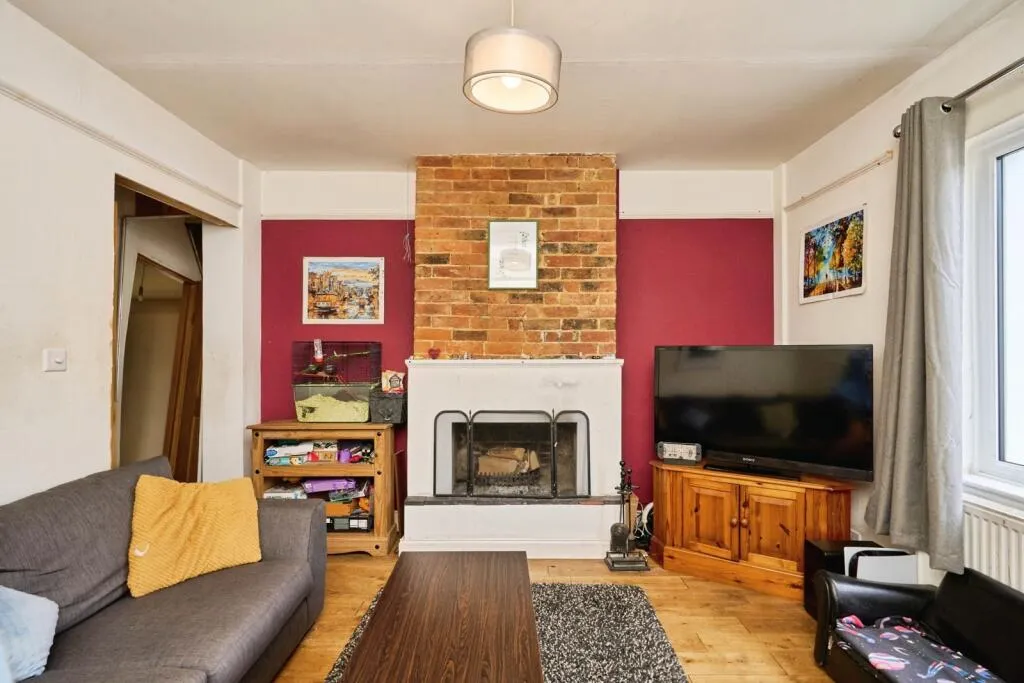 4 bed Semi-Detached