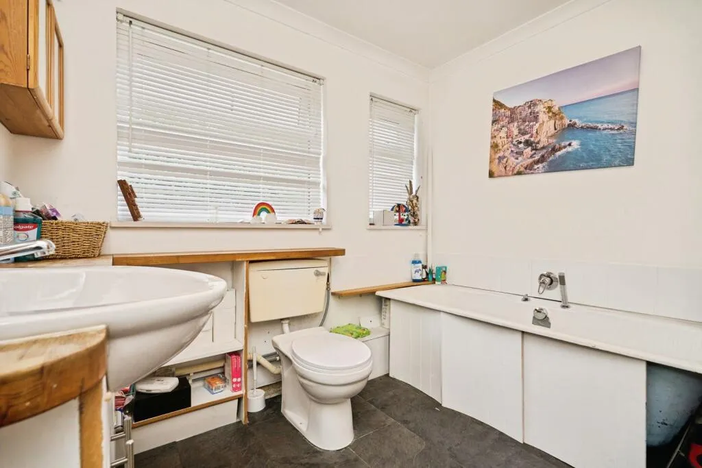 4 bed Semi-Detached
