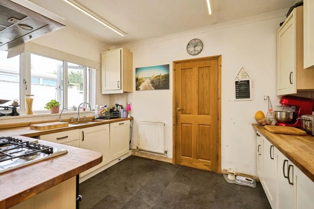 4 bed Semi-Detached