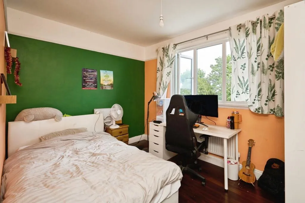 4 bed Semi-Detached