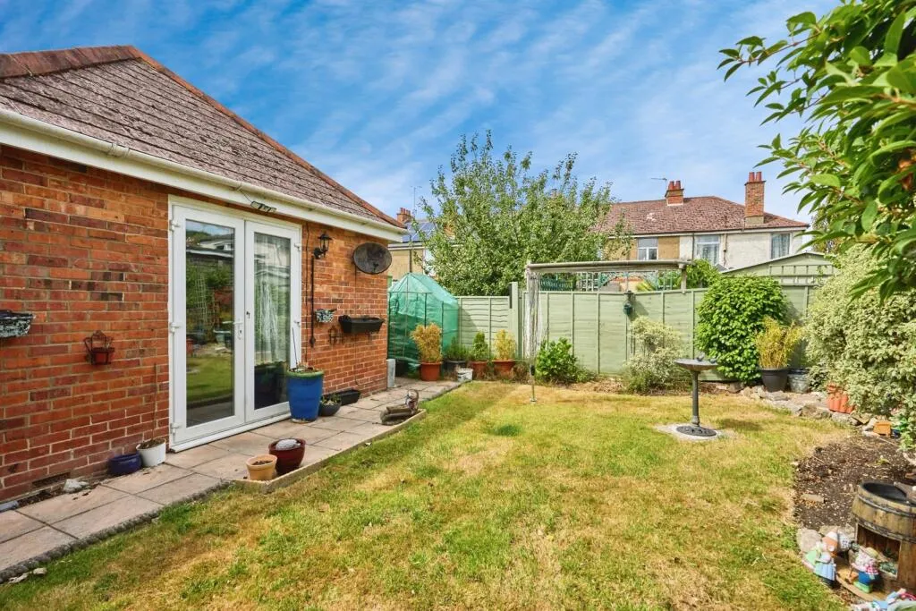 2 bed Detached Bungalow