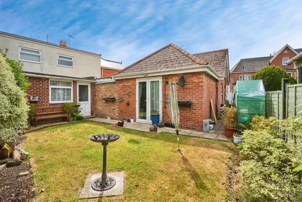 2 bed Detached Bungalow