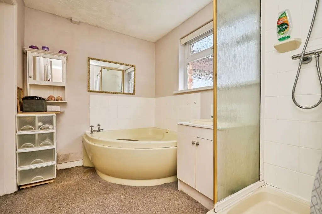 2 bed Detached Bungalow