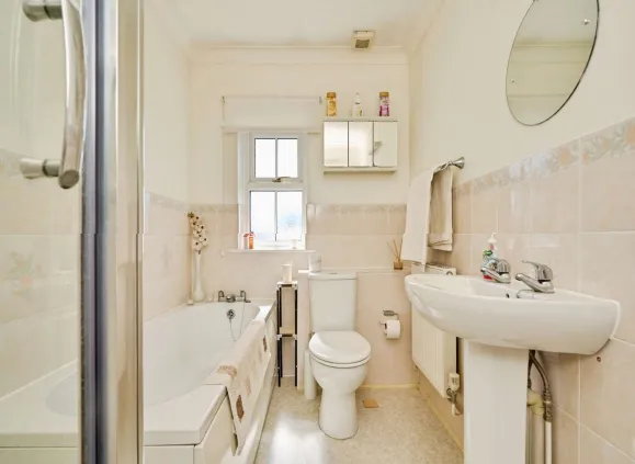 3 bed End of Terrace