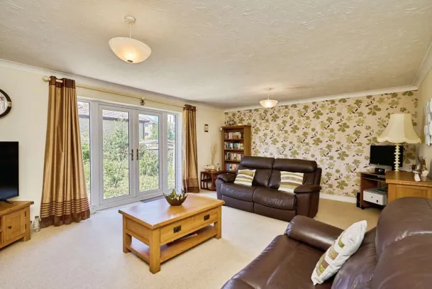 3 bed End of Terrace