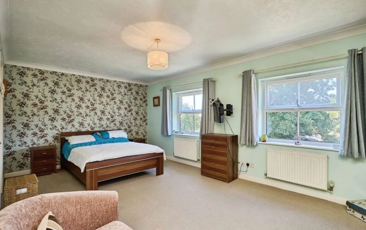 3 bed End of Terrace