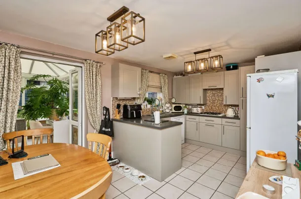 4 bed Detached