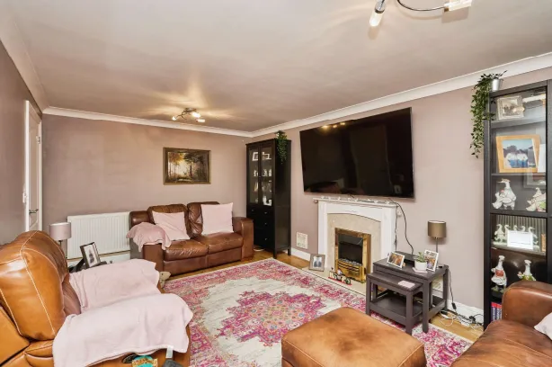 4 bed Detached