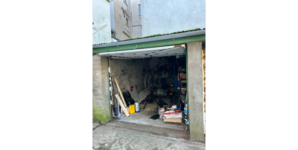 A rare opportunity to purchase a freehold block of 6 garages, all currently tenanted, situated in the centre of the town