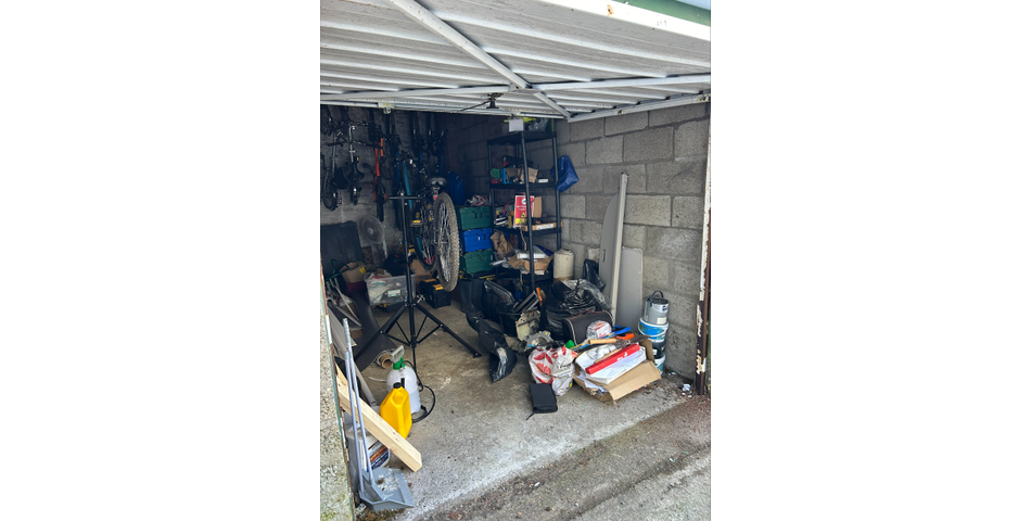 A rare opportunity to purchase a freehold block of 6 garages, all currently tenanted, situated in the centre of the town