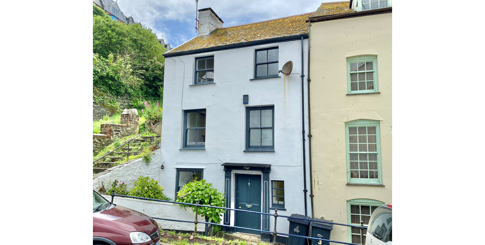 A charming characterful cottage located just 100 metres from the picturesque harbour