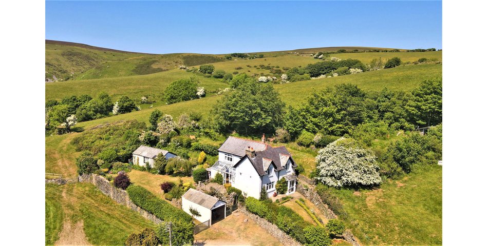 A delightful characterful cottage enjoying wonderful rural views set in the glorious Exmoor National Park