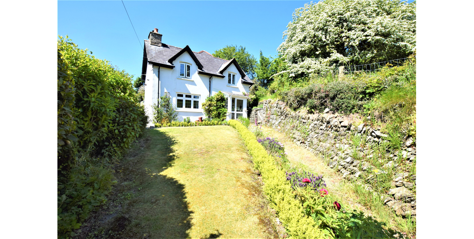 A delightful characterful cottage enjoying wonderful rural views set in the glorious Exmoor National Park