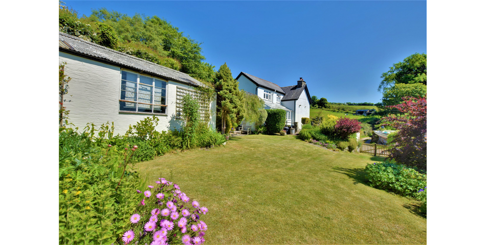 A delightful characterful cottage enjoying wonderful rural views set in the glorious Exmoor National Park