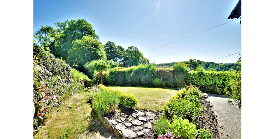 A delightful characterful cottage enjoying wonderful rural views set in the glorious Exmoor National Park