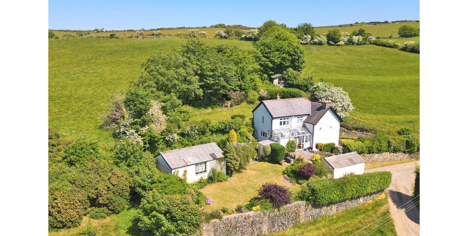 A delightful characterful cottage enjoying wonderful rural views set in the glorious Exmoor National Park